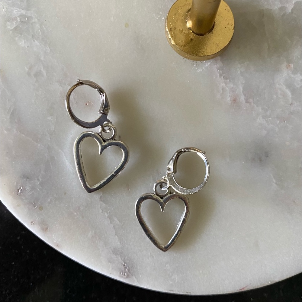 MAKE ME AND OFFER Simple Hallow Silver Metal Heart Charm Huggie Earrings